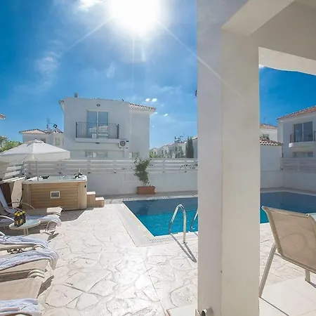 Foros Dyo - Modern 3 Bedroom Pernera With Pool - Close To Amenities * Protaras
