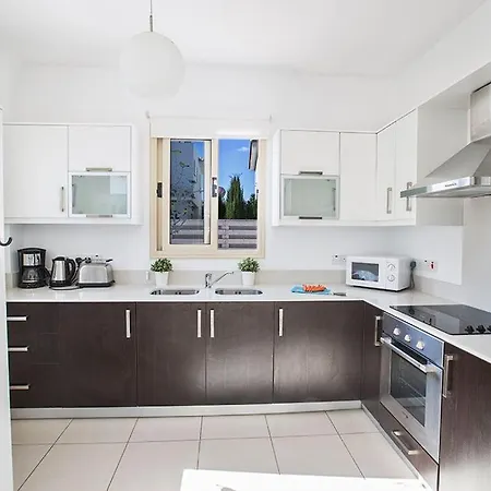 Foros Dyo - Modern 3 Bedroom Pernera With Pool - Close To Amenities