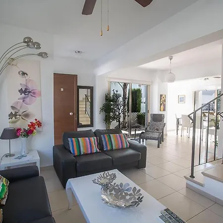 Foros Dyo - Modern 3 Bedroom Pernera With Pool - Close To Amenities *