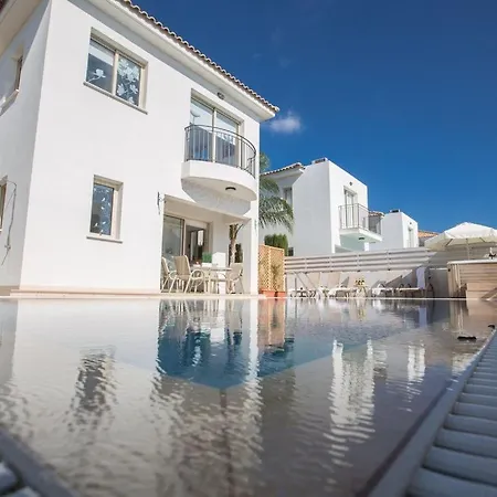 Foros Dyo - Modern 3 Bedroom Pernera With Pool - Close To Amenities Villa