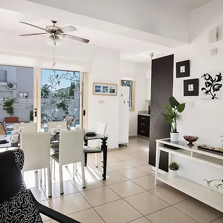 Foros Dyo - Modern 3 Bedroom Pernera With Pool - Close To Amenities Villa